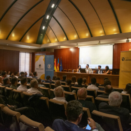 Fiscalidad, libertad y medios: el debate liberal llega a Elche de la mano de Foro Liberal